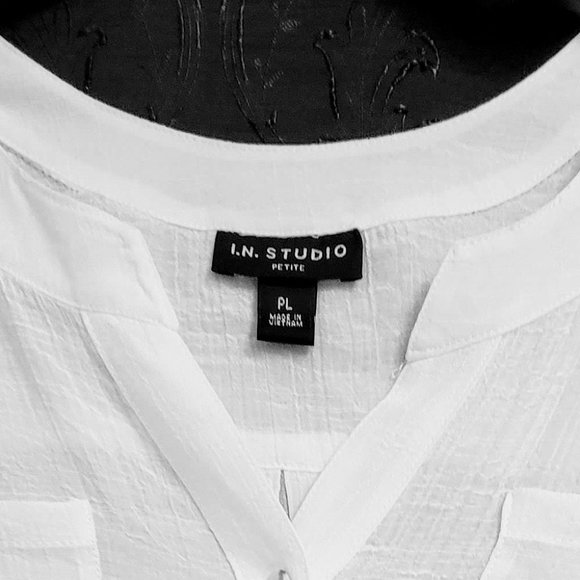 I.N. STUDIO  Gauzy White Button Down Blouse with Pockets & Shirttail Hem, Sz PL - Picture 3 of 11